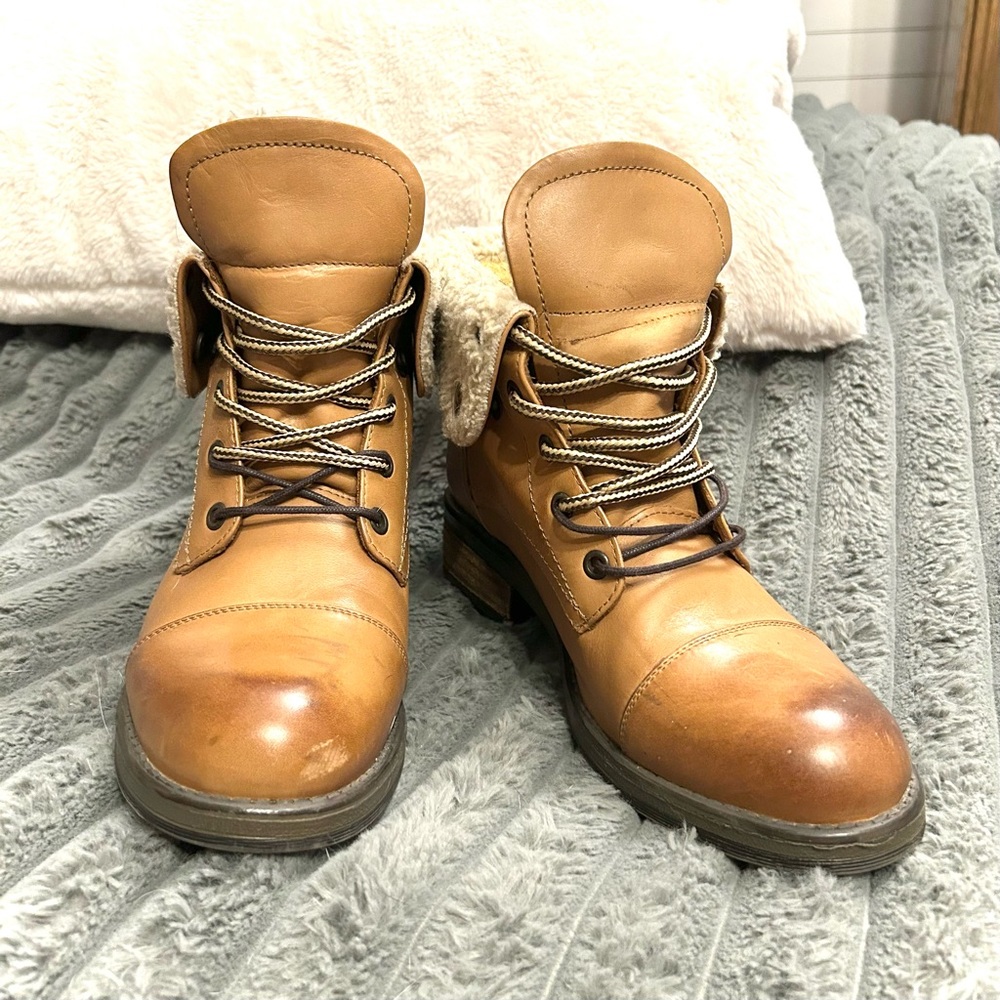 Musse & Cloud Tan Ankle Boots